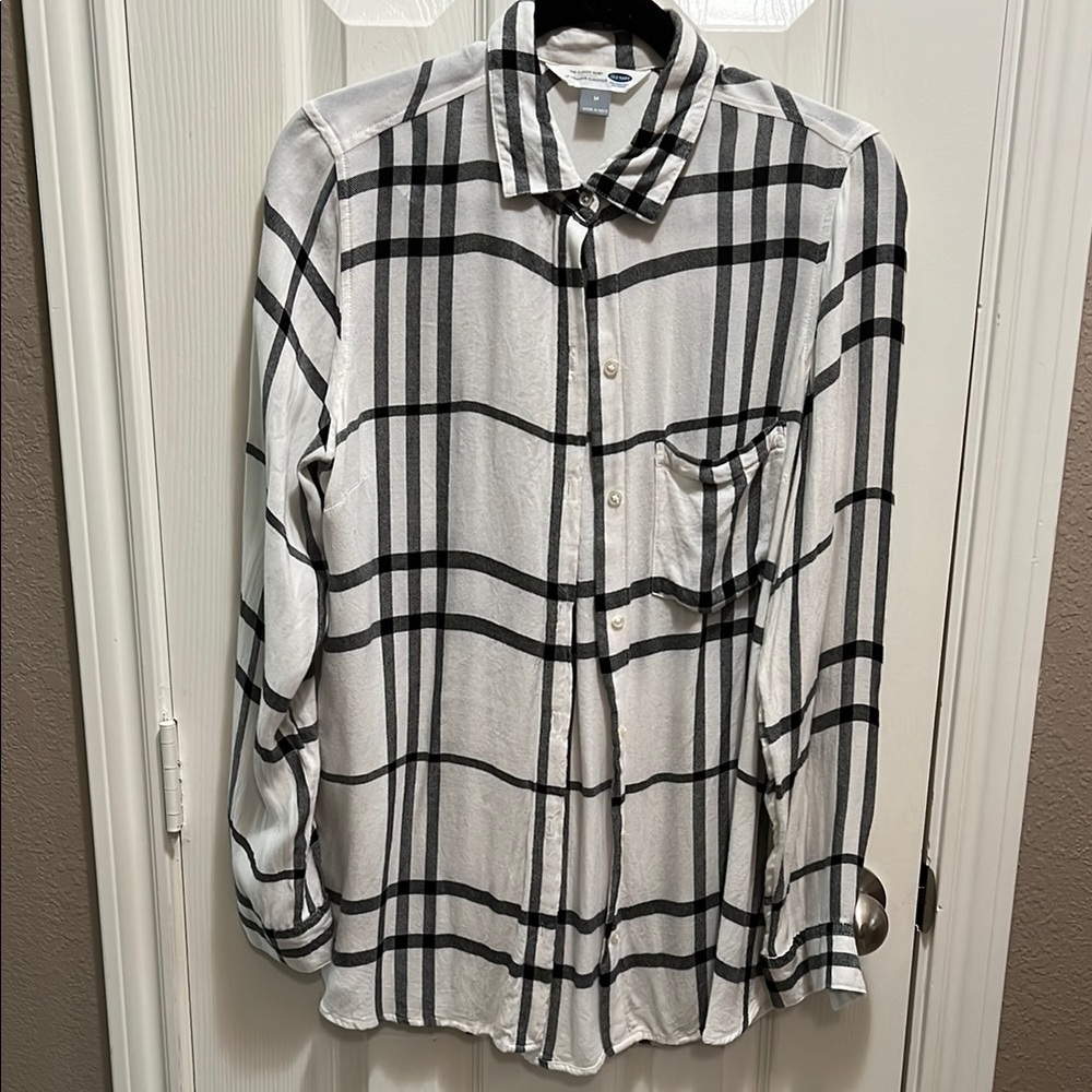 Old Navy Black and White Casual Button Down Shirt